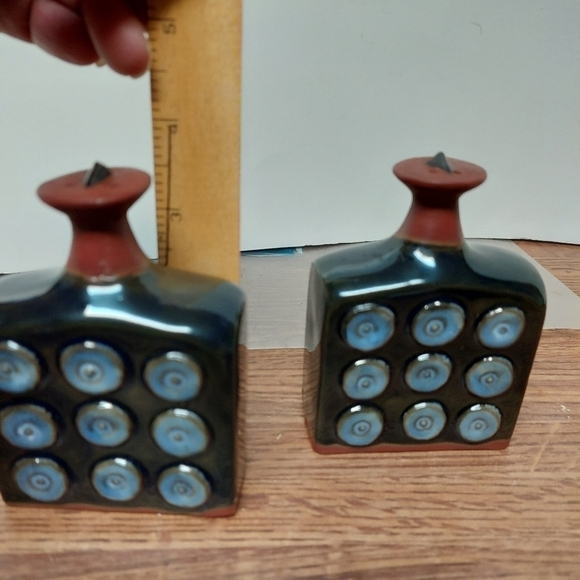 Contemporary Salt and Pepper Shakers - Picture 7 of 8